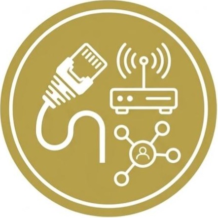 Gestructureerde netwerkbekabeling in een patchkast voor bedrijven en woningen.