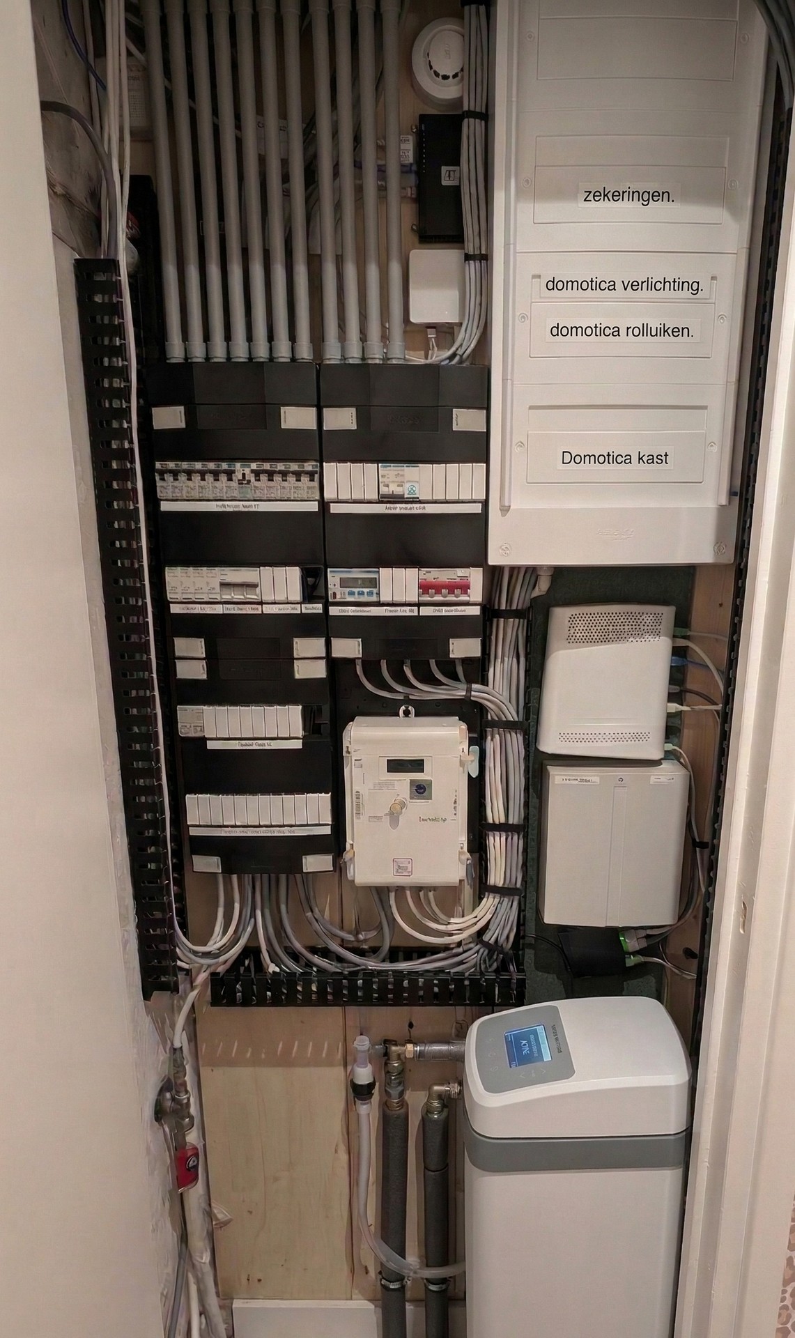 Smart home automatisering voor verlichting en klimaatbeheersing.